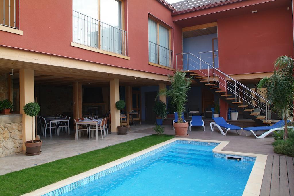 Hotel La Placa Garriguella Exterior foto